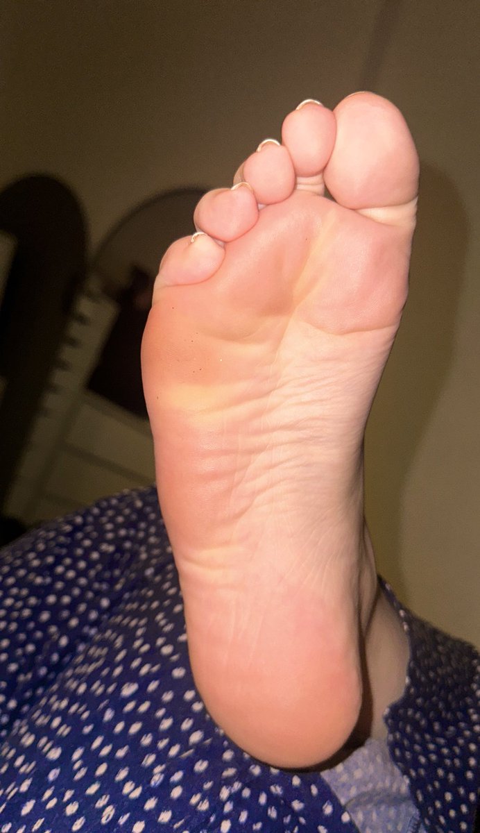 DomSoles's tweet photo. Sniff perfect soles https://t.co/FjopudcZX9