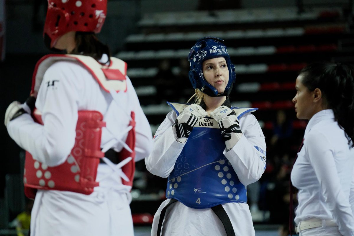 Gurur Duyuyoruz! 

Öğrencimiz Esra Akbulak, Ankara’da düzenlenen Dünya Üniversiteler Yaz Oyunları (Üniversiade) Taekwondo seçmesinde TÜSF Milli Takımı ‘na seçilerek bizlere büyük bir mutluluk yaşattı!
Birlikte daha büyük başarılara imza atmak dileğiyle, yolun açık olsun Esra!