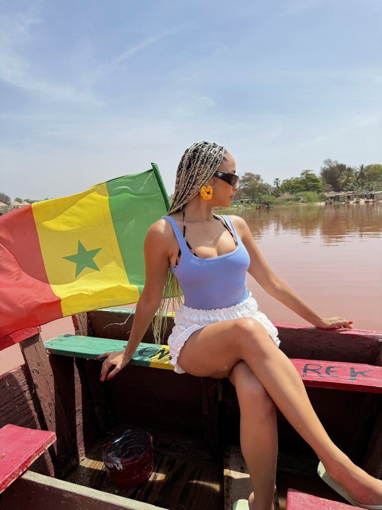 deborahvanessa7's tweet photo. Greetings from the Pink Lake (Lac Rose) in Senegal 🇸🇳 https://t.co/WTkFKpvvA5