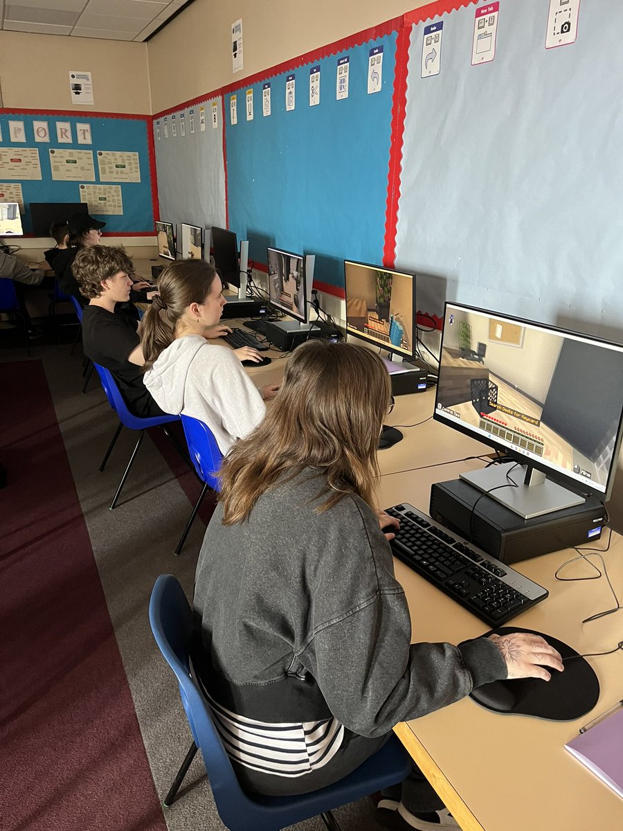 S5/S6 pupils are learning about cybersecurity using « The Interceptors » on <a href="/PlayCraftLearn/">Minecraft Education</a> ! Learning while playing!