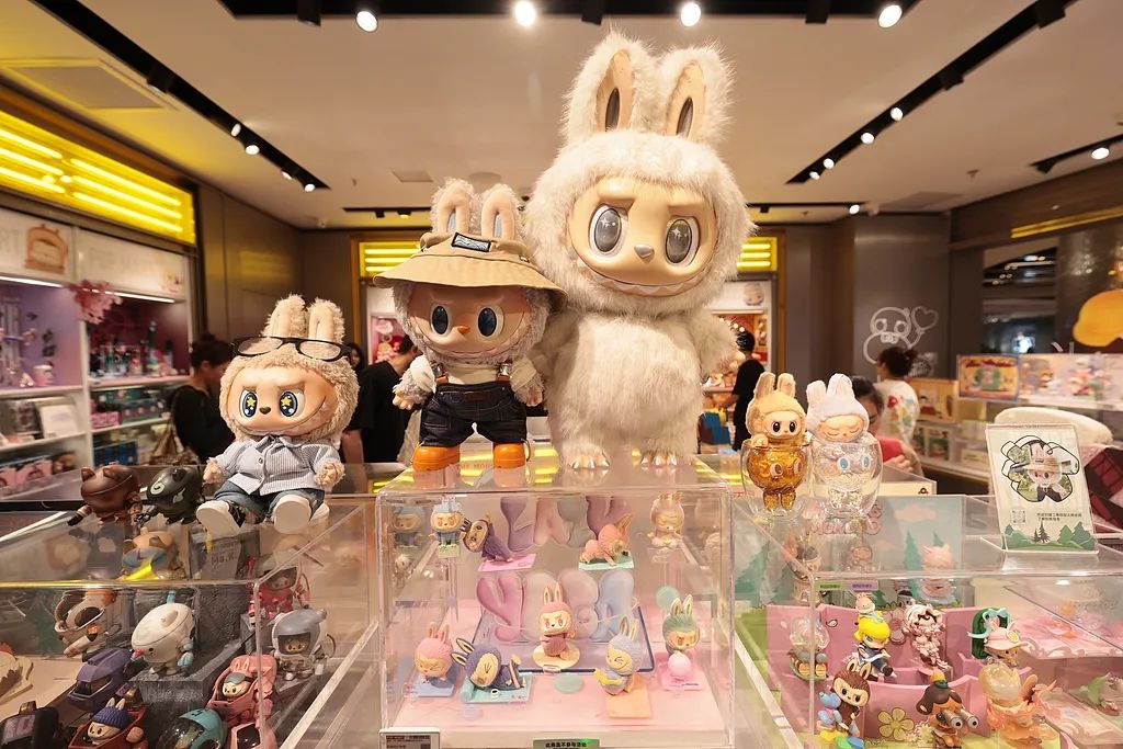 ✨中国限定✨ POPMART ForestFairyTaleDuckLabubu 中国のアートトイブランド「POP MART（ポップマート）」が打ち出した