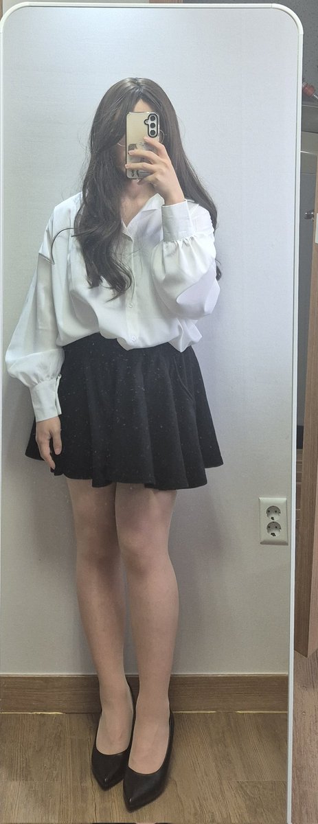 아니 출장 갓다가 고등학교 동창을 만낫다???
서로 기억을 못해서 다행인데....ㅋㅋㅋㅋㅋㅋㅋ 먼가 이상하다......🤣