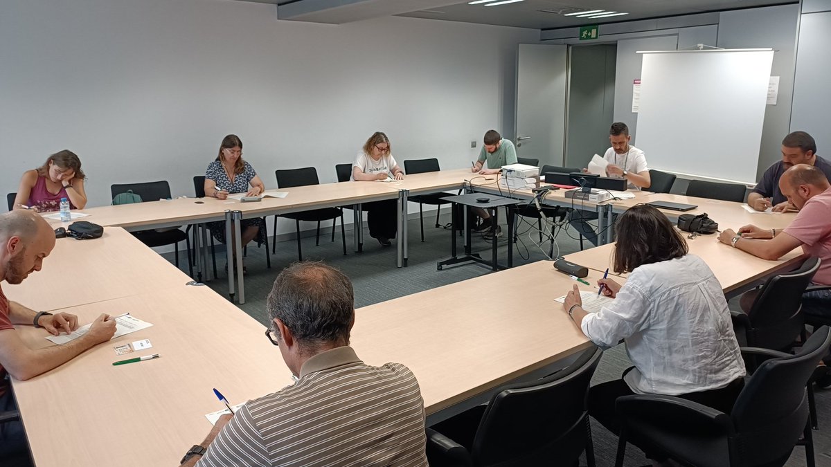 alafeinacaprisc's tweet photo. 📚Ahir les persones alumnes del curs bàsic de prevenció de riscos laborals #PRL  van realitzat l'examen a les seus de l'#ICSSL a Lleida, Girona, Tarragona i Barcelona.  

Si voleu saber-ne més:
   🔗https://t.co/olWSPwTDfz

#alafeinacaprisc https://t.co/wpceScdtKu