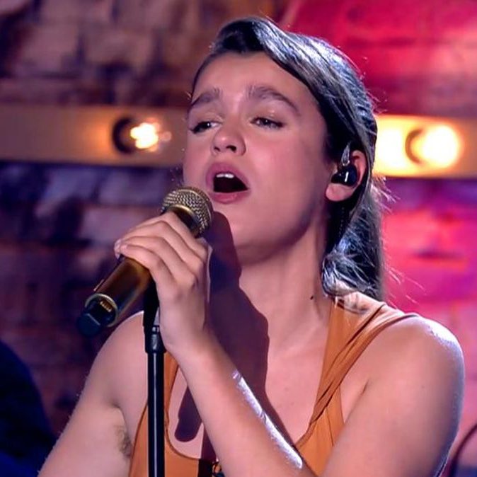lostboy7808's tweet photo. ¿Con quién te quedas? 

Amaia ❤️
Melody 🔁

#LaHora5J #Mananeros5J #Tentaculos5J #LaFamilia5J #MelodyEH https://t.co/TzX4BVWeJ3