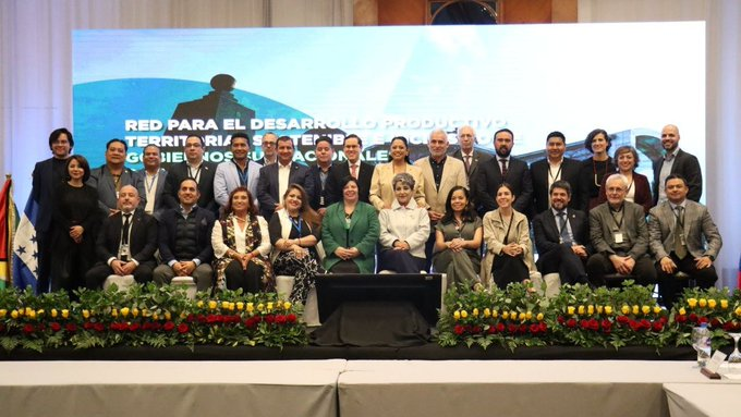 marcollinas's tweet photo. Se lanzó oficialmente la Red de Gobiernos Subnacionales para el Desarrollo Productivo, cuya secretaría técnica ejercerá CEPAL. En evento en Quito quedó claro que los gobiernos subnacionales de la región están ávidos de tomar en sus manos las riendas de su desarrollo productivo. https://t.co/t2FHVgcBao