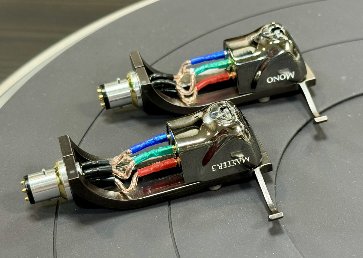 audiounion_am's tweet image. DS Audioから順次発売予定のモノラルシリーズからMaster3のモノラル仕様をお持込み頂きました。ザ・ピーナッツのモスラの歌でステレオとモノを比較、オーディオショップでモスラでの比較はなかなか無いチョイスでしょ。ちなみにDS Audioには当店からは車で5分程度の超地元メーカーなんです。#DSAUDIO