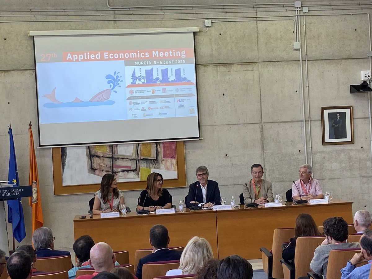 Marcos Antón Renart (@marcosantonr) on Twitter photo 👏🏼 Comienza en <a href="/EconomicasUMU/">Facultad de Economía y Empresa UMU</a> <a href="/UMU/">Universidad Murcia</a> el 27th Applied Economics Meeting. En un Salón de Grados repleto, <a href="/luismaringonzal/">Luis Marín</a>, Consejero de Economía, Hacienda, Fondos Europeos y Transformación Digital, toma la palabra e inaugura el mismo. Enhorabuena a los organizadores!! 👏🏼 Comienza en <a href="/EconomicasUMU/">Facultad de Economía y Empresa UMU</a> <a href="/UMU/">Universidad Murcia</a> el 27th Applied Economics Meeting. En un Salón de Grados repleto, <a href="/luismaringonzal/">Luis Marín</a>, Consejero de Economía, Hacienda, Fondos Europeos y Transformación Digital, toma la palabra e inaugura el mismo. Enhorabuena a los organizadores!!