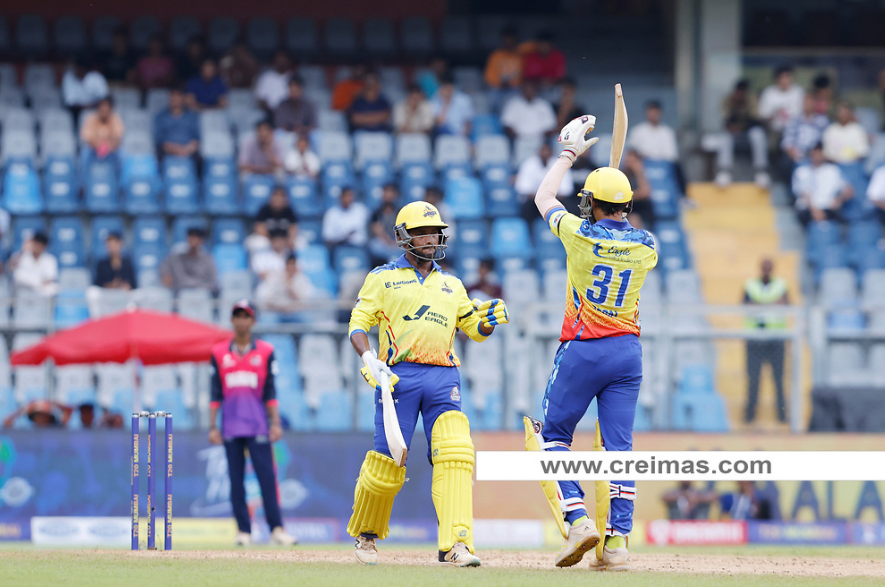 Dcreimas's tweet photo. Eagle Thane Strikers scored 205 in 20 overs.
Can NaMo Bandra Blasters chase it down?
#T20Mumbai #AalaReAglaStar
For latest pictures click to: https://t.co/DaQM2FMJpG https://t.co/zfBpfqoLtn