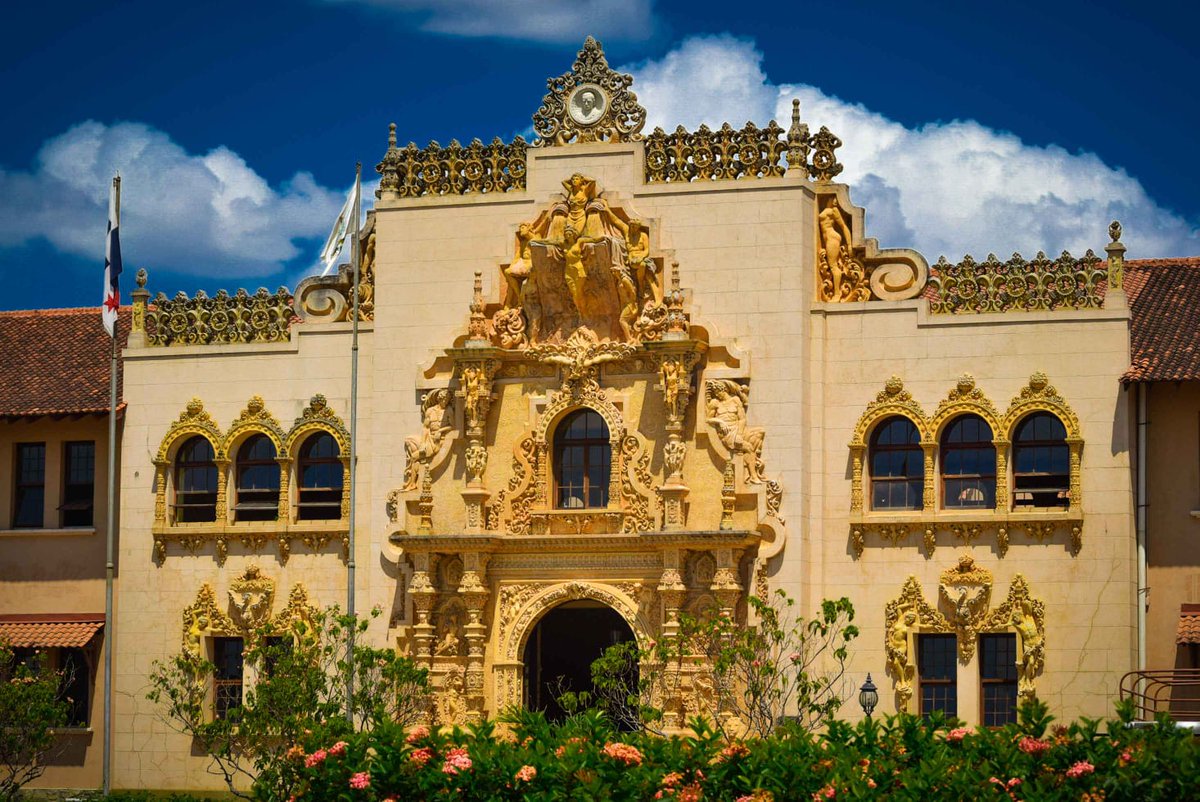 Loor a la Escuela Normal Juan Demóstenes Arosemena en sus 87 años al servicio de la Educación Nacional y dei Desarrollo del País.
¡Orgullosamente Normalista!