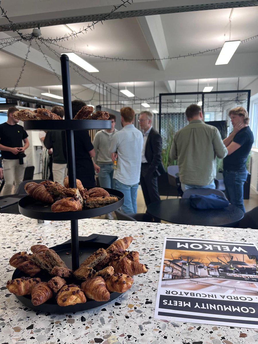 Wat een inspirerende start van de dag bij de Corda Community Meets Corda INCubator. Met een koffietje en koekje in de hand maakten we kennis met veelbelovende start-ups zoals Equivita, Reccomand, Claimbee en Steve Skills.  #ThankYou