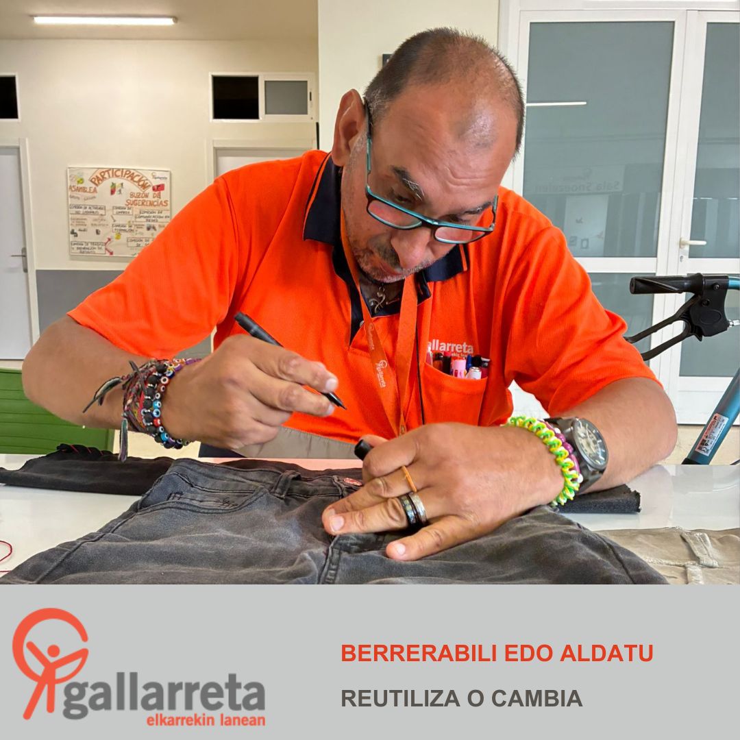 CREATIVIDAD/SOSTENIBILIDAD
A través de la reutilización de prendas vaqueras, no solo damos una segunda vida a materiales que ya no se usan, sino que también fomentamos la autonomía, la creatividad y el compromiso con el medio ambiente.
#CentroOcupacional #ReciclajeCreativo