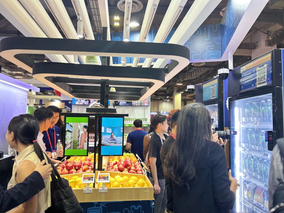 adtechjp's tweet photo. 【NRF Retail’s Big Show APAC 2025閉幕👏】

3日間にわたるアジア最大級のリテールカンファレンスが、今年も多くの熱量と学びに包まれて終了しました！

最終日には、日本からファミリーマートの小竹 伸氏がKeynoteに登壇✨

テーマは「The Convenience Store Wars」—
多様化する商品ラインナップ、スケールの活用、そして“本物”の体験。
小竹氏のリーダーシップが生み出すカルチャー変革に、参加者からも大きな反響が寄せられました。

ご参加いただいた皆様、本当にありがとうございました。

次回開催は2026年6月2〜4日、またお会いしましょう！

📢そして11月には、買い物体験の未来を探る新イベントRetail Summit を沖縄で開催決定
最新のリテールメディア＆テクノロジーに触れる2日間　

🌴2025年11月25〜26日
📍ANAインターコンチネンタル万座ビーチリゾート

https://t.co/kvH1nzIcAb

#NRFAPAC