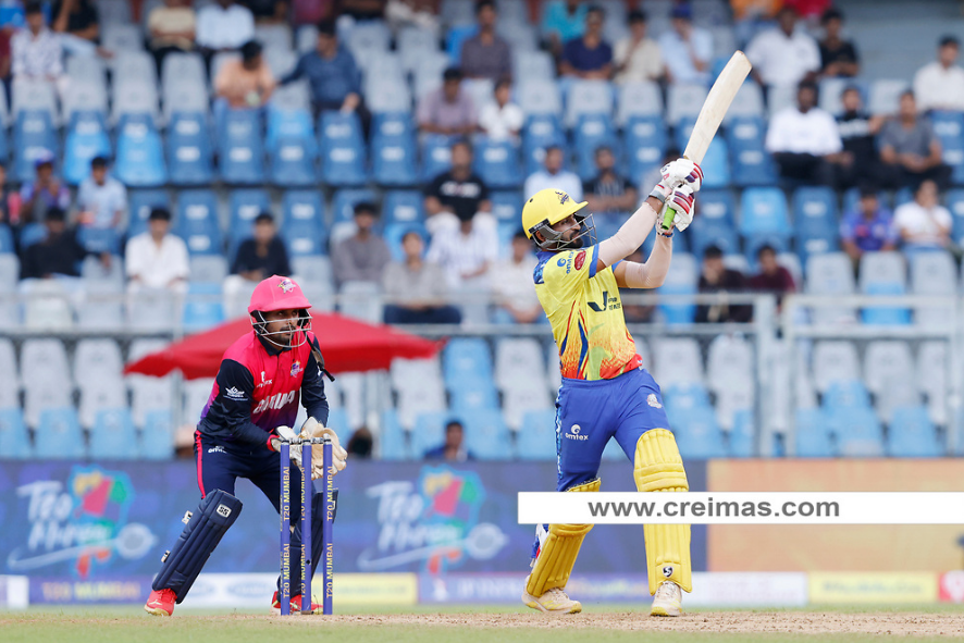 Dcreimas's tweet photo. Eagle Thane Strikers scored 205 in 20 overs.
Can NaMo Bandra Blasters chase it down?
#T20Mumbai #AalaReAglaStar
For latest pictures click to: https://t.co/DaQM2FMJpG https://t.co/zfBpfqoLtn