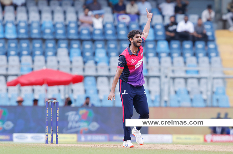 Dcreimas's tweet photo. Eagle Thane Strikers scored 205 in 20 overs.
Can NaMo Bandra Blasters chase it down?
#T20Mumbai #AalaReAglaStar
For latest pictures click to: https://t.co/DaQM2FMJpG https://t.co/zfBpfqoLtn