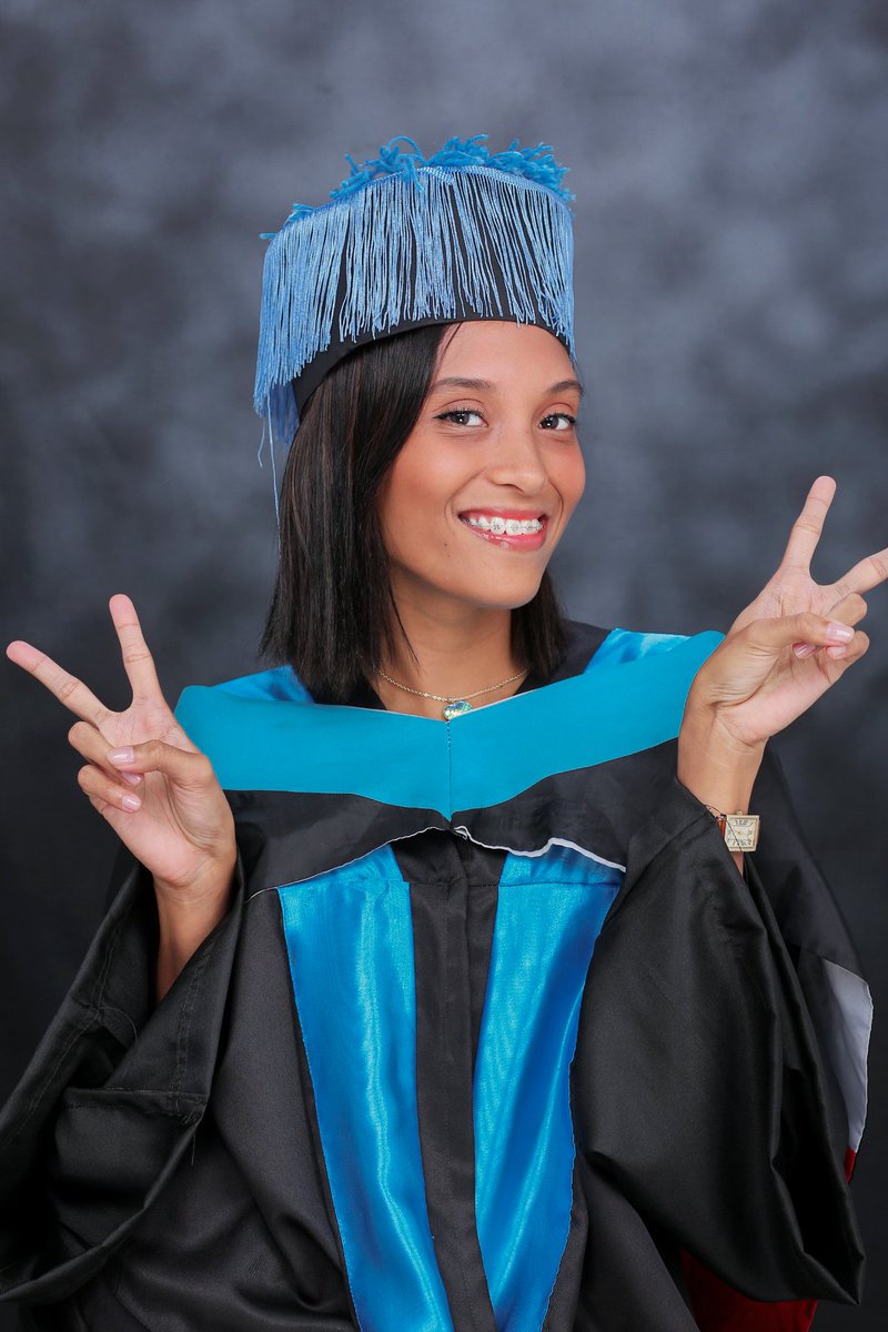 preciousities's tweet photo. Literally just graduated! Really blessed to be able to celebrate/participate in @Timeprincessen graduation season. Here's to greener pastures! 🥂✨
 #timeprincess #tpcreators https://t.co/rGNPA5QlF1