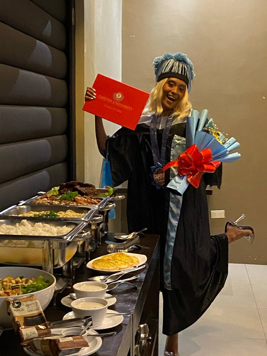 preciousities's tweet photo. Literally just graduated! Really blessed to be able to celebrate/participate in @Timeprincessen graduation season. Here's to greener pastures! 🥂✨
 #timeprincess #tpcreators https://t.co/rGNPA5QlF1