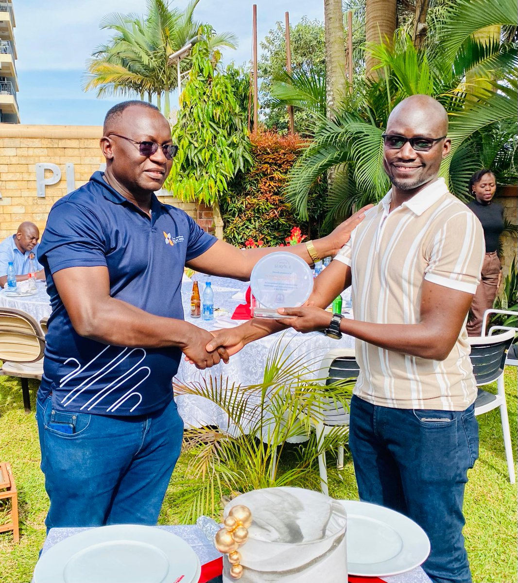 umasacco's tweet image. 🎉 UMA SACCO staff &amp;amp; board members bid farewell to Mr. Nobert Aonu Okiror in a warm sendoff celebrating his 7 years of committed leadership.

Your legacy is lasting, Nobert. Thank you for everything! 💙

#UMASACCO #FarewellNobert #LeadershipMatters #DoctorsFinanceUG #Serving