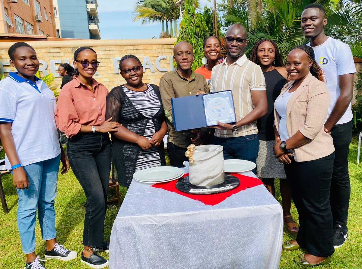 umasacco's tweet image. 🎉 UMA SACCO staff &amp;amp; board members bid farewell to Mr. Nobert Aonu Okiror in a warm sendoff celebrating his 7 years of committed leadership.

Your legacy is lasting, Nobert. Thank you for everything! 💙

#UMASACCO #FarewellNobert #LeadershipMatters #DoctorsFinanceUG #Serving