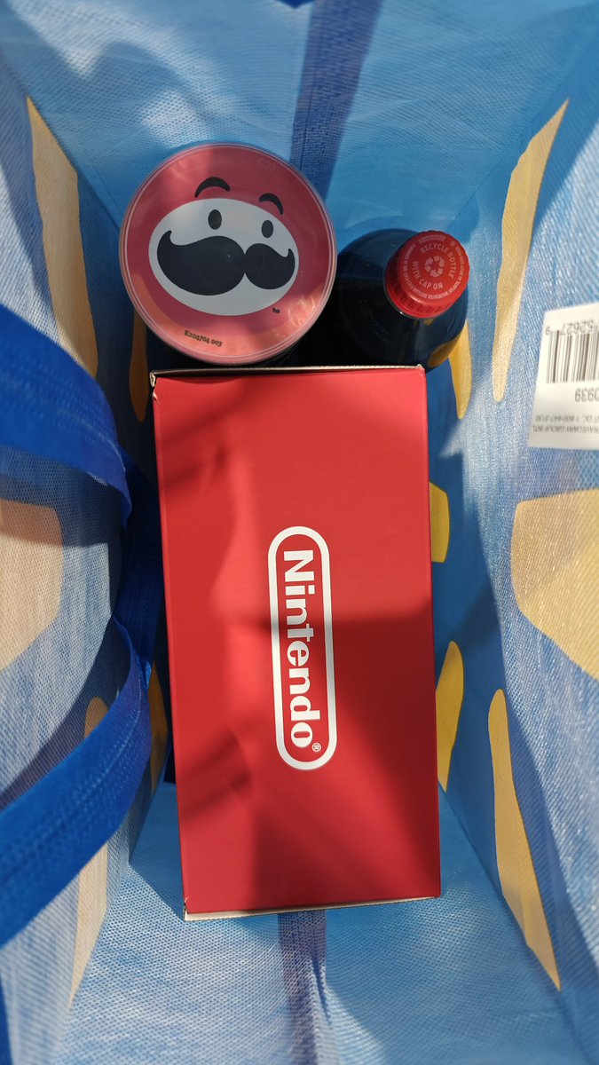 LTGamesBegin's tweet image. Walmart giving me Pringles and a Coke with my #Switch2 pre-order is actually so hype.