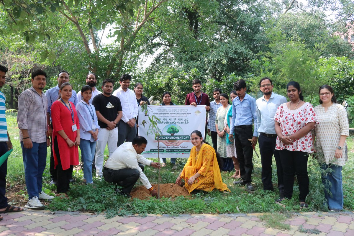 islrtc's tweet image. ISLRTC celebrates #WorldEnvironmentDay 2025!
Theme: “Putting an End to Plastic Pollution”
With Sh. Sanjay Kumar, DDA, ISLRTC staff &amp;amp; students of #DISLI &amp;amp; #DTISL joined hands for a tree plantation under #EkPedMaamKeNaam 2.0 🌱
Together, let’s nurture nature &amp;amp; say no to plastic!