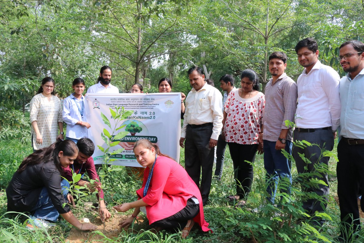 islrtc's tweet image. ISLRTC celebrates #WorldEnvironmentDay 2025!
Theme: “Putting an End to Plastic Pollution”
With Sh. Sanjay Kumar, DDA, ISLRTC staff &amp;amp; students of #DISLI &amp;amp; #DTISL joined hands for a tree plantation under #EkPedMaamKeNaam 2.0 🌱
Together, let’s nurture nature &amp;amp; say no to plastic!