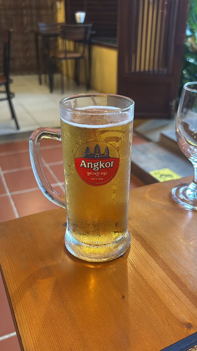 josephsquires_7's tweet photo. @PintsBeauty Pint of Angkor Beer in Siem Reap, 55p🇰🇭 https://t.co/4jB5V3G0Ut