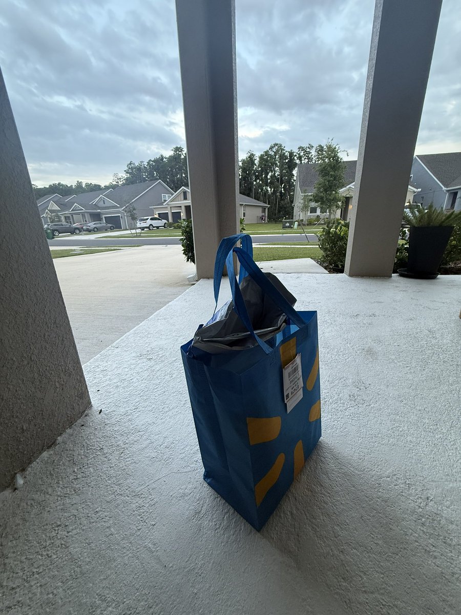 I’m only preordering consoles from <a href="/Walmart/">Walmart</a> moving forward! My #NintendoSwich2 was delivered at my door at 6:49am with a pack of Pringles and a bottle of Coca-Cola! 🤣 All stores should deliver with this experience!