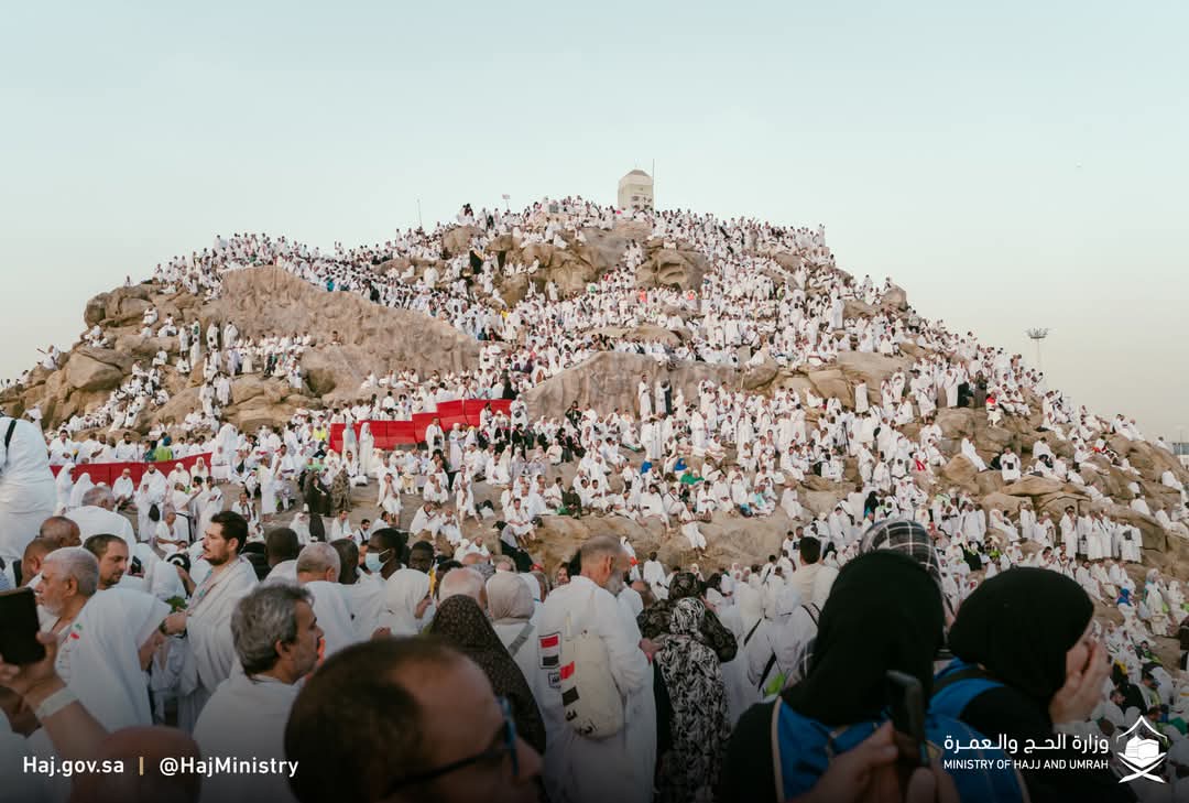 Haramain_KSA's tweet photo. Witness the spiritual heart of Hajj – Arafat 1446 AH 

#Hajj2025 #Arafah https://t.co/MvLdI9Mw96