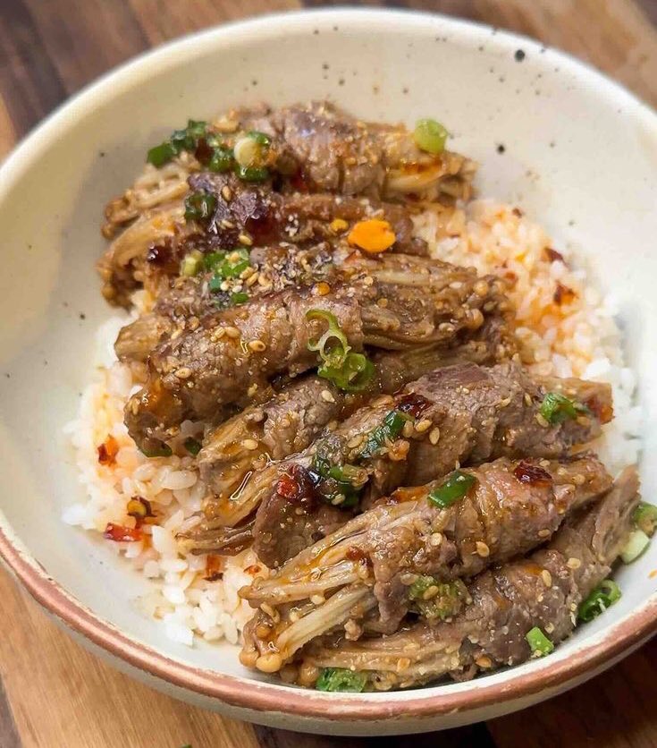 eatsimple_x's tweet photo. Resep Simple Beef Enoki Rolls 🥘🥩🥓🍄

Bahan-bahan :

• 12 iris daging sapi tipis
• 1 pak jamur enoki
• 1 bawang bombay, iris tipis
• 2 sdm saus tiram
• 1 sdm kecap asin
• 2 sdm kecap manis
• 1 sdm minyak wijen
• Garam, gula, dan merica secukupnya 
• 200 ml air
• 1 telur, kocok lepas (boleh lebih)
• 1 batang daun bawang, iris tipis
• Biji wijen untuk taburan 
• Minyak untuk menumis

Pict: Pinterest
Thanks 𝕏