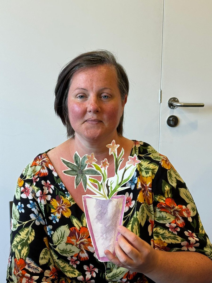 ArtsCareNI's tweet image. 🎨 Creativity, confidence and connection 💬

Arts Care Artist Jill McKeown recently delivered a calming and confidence-boosting taster session in watercolours for the Orchard Women After Stroke Group at the Brownlow Hub, Lurgan.

#ArtsCare #CreativeRecovery #StrokeSupport