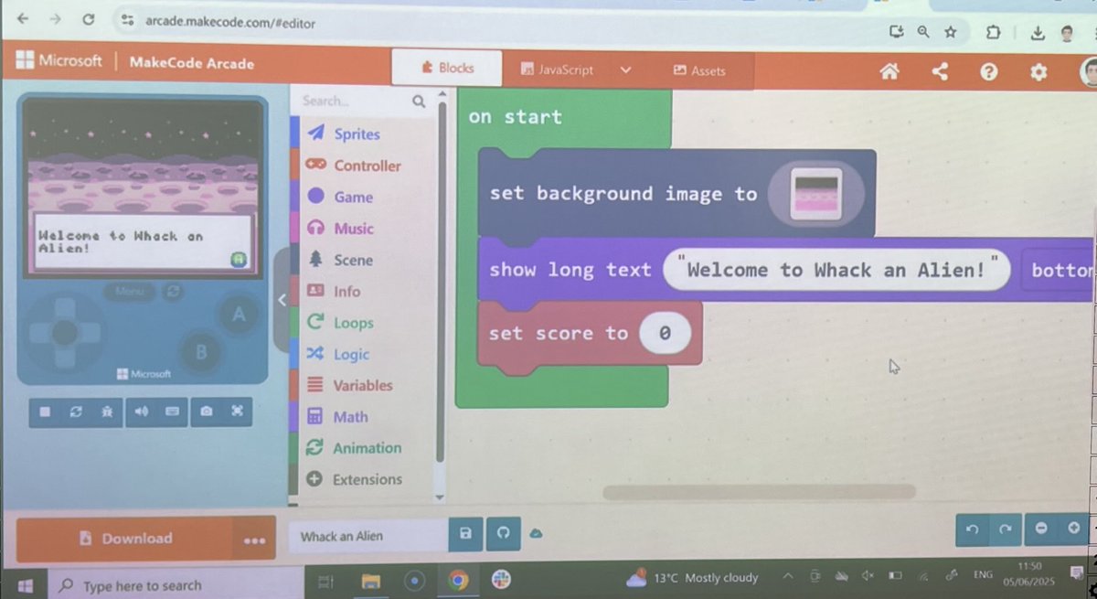 Enjoying coding “Whack an alien!” arcade style with ⁦<a href="/WhizzkidsPJ/">Whizzkids-PJ</a>⁩ #coding #STEM