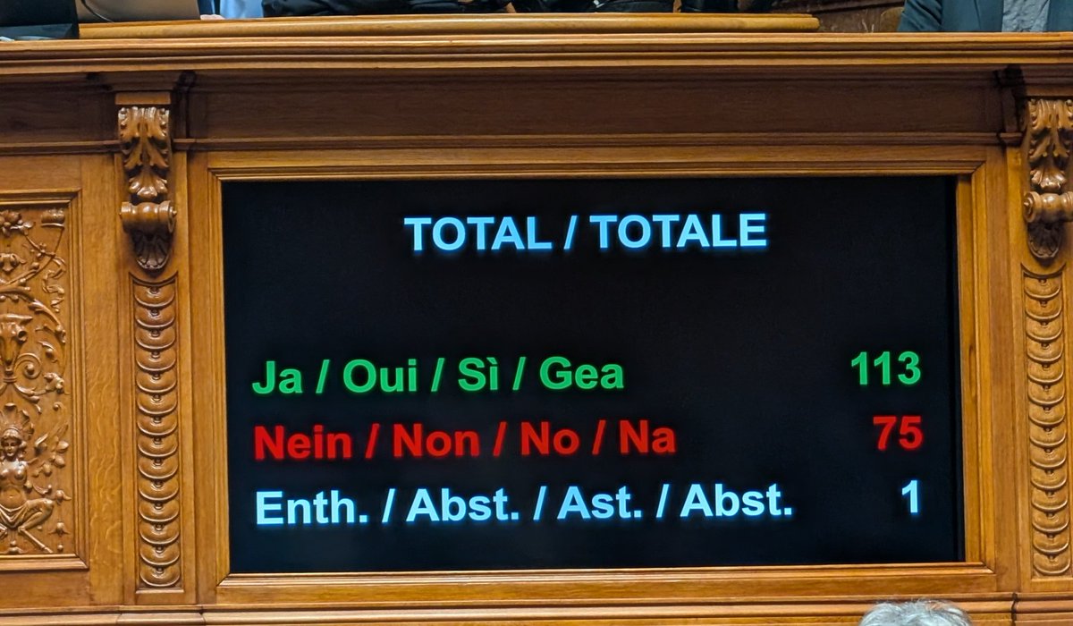 Soeben hat die Mehrheit des Nationalrates (von Rechts bis Mitte) den #Zivildienst de facto #abgeschafft. 
Eine politische Kurzschlussreaktion, getragen von parteipolitischer Rhetorik  statt von struktureller Vernunft. 
#Verantwortungslos.