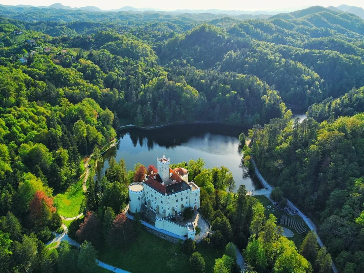 Croatia_hr's tweet photo. Trakošćan this weekend?
Peace, history, and nature.🏰🍃
#CroatiaFullOfLife #Trakoscan
photo by markohorvata3 https://t.co/eoquUKWzcZ
