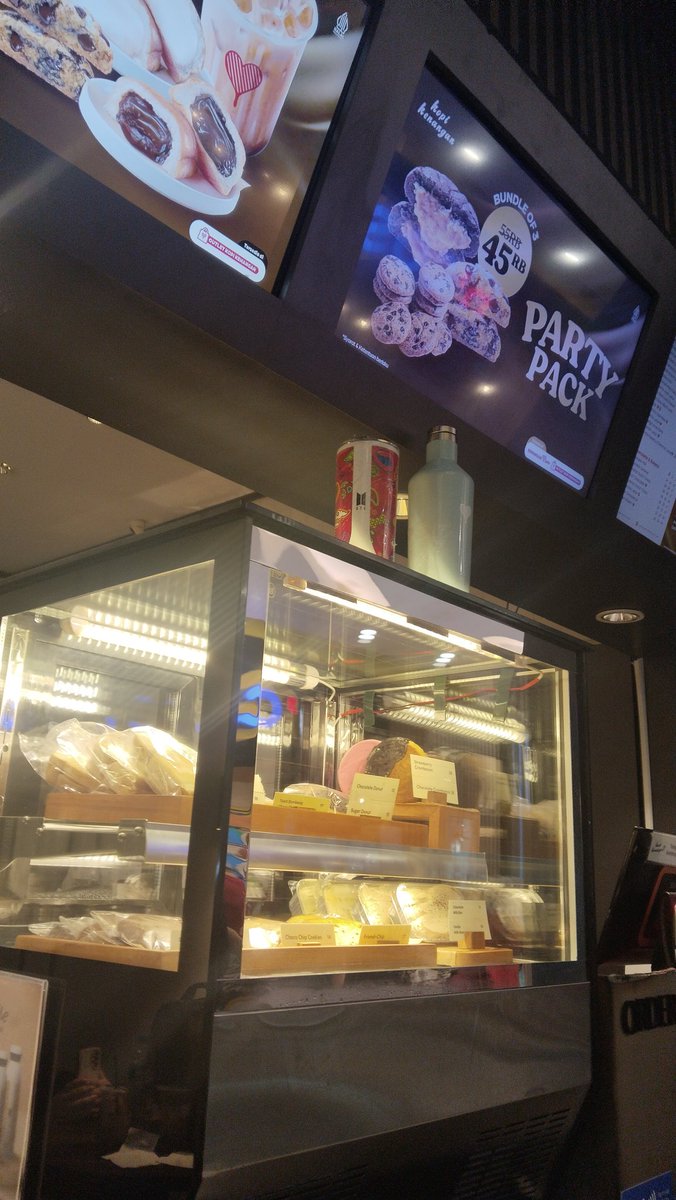 cigsfun's tweet image. "pesanan atas nama siapa kak?"
"Cessa."
i love you @roxkstare