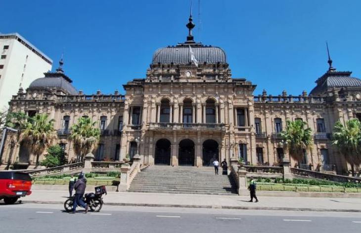 Nexos_Digital's tweet photo. Principio de acuerdo entre la Provincia y Tafí Viejo: levantarán el embargo a los fondos del municipio 
 https://t.co/n8wkGWPL5O https://t.co/CgcjuSCGab