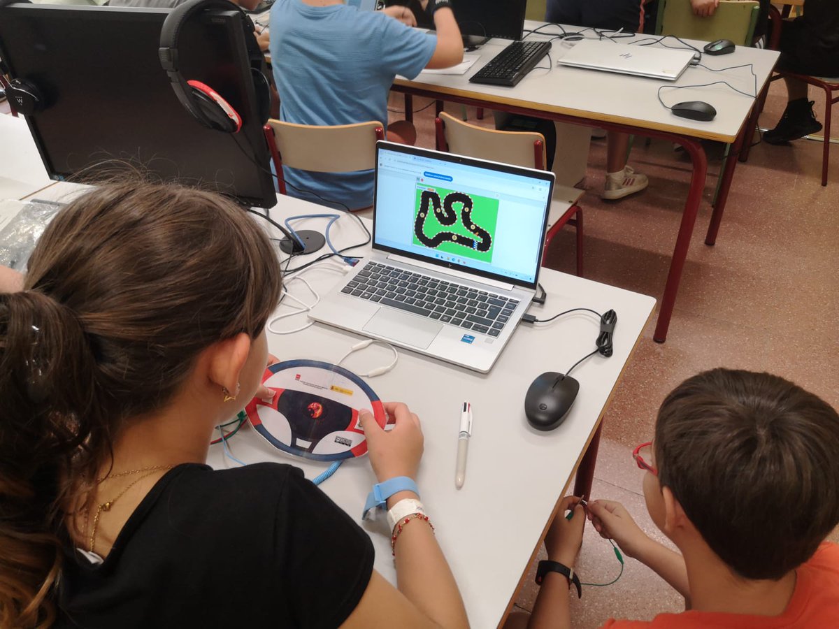 Espectacular mañana en el CEIP San José de Calasanz donde hemos podido comprobar cómo utilizar la placa Makey Makey.

¡Nos lo hemos pasado fenomenal!

#CodigoEscuela4_0_Madrid #IF_CMadrid