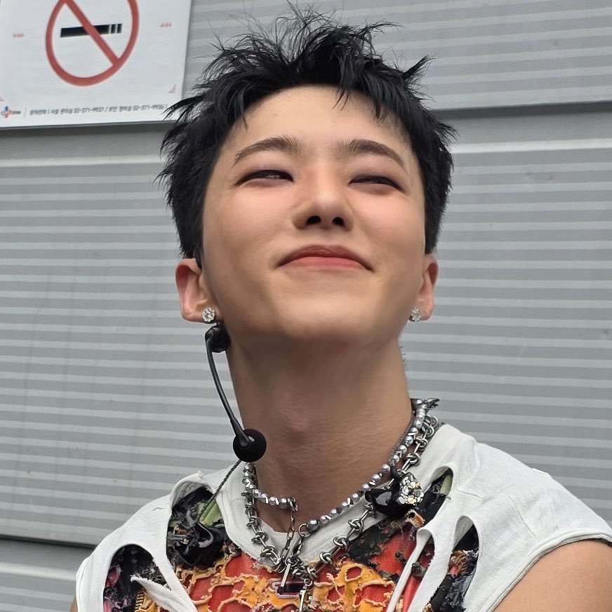 HOSHI POSTING THIS PHOTO OMG SO CUTE 🥹