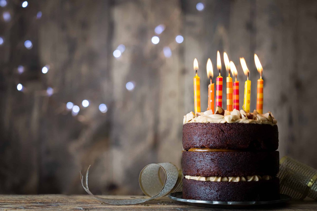 En ce jour particulier, je célèbre avec humilité et gratitude une nouvelle année de vie.

Chaque anniversaire est pour moi une occasion de pause, de réflexion et d’action. Une pause pour remercier la vie, la famille, les collaborateurs et tous ceux qui, de près ou de loin,