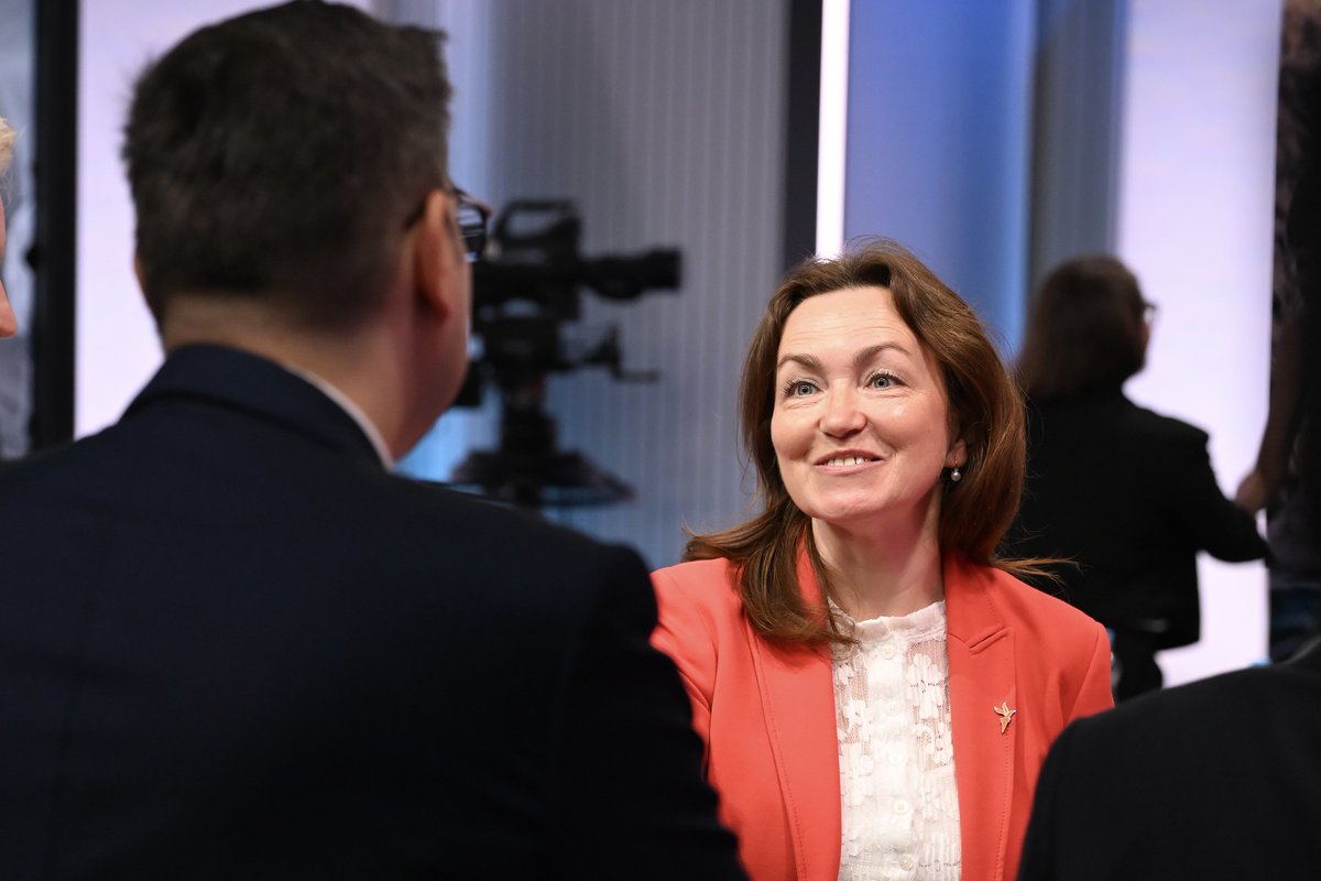 Jan Lipavský (@janlipavsky) on Twitter photo S Nizozemskem nás pojí víra ve svobodná media a nezávislé novináře! Bez nich není skutečné demokracie. Jejich práce si velmi vážíme a budeme je i nadále podporovat. <a href="/AlsuKurmasheva/">Alsu Kurmasheva</a> je toho skvělým příkladem. Poděkoval jsem ministru Casparu Veldkamp <a href="/ministerBZ/">Caspar Veldkamp</a> za podporu <a href="/RFERL/">Radio Free Europe/Radio Liberty</a>. S Nizozemskem nás pojí víra ve svobodná media a nezávislé novináře! Bez nich není skutečné demokracie. Jejich práce si velmi vážíme a budeme je i nadále podporovat. <a href="/AlsuKurmasheva/">Alsu Kurmasheva</a> je toho skvělým příkladem. Poděkoval jsem ministru Casparu Veldkamp <a href="/ministerBZ/">Caspar Veldkamp</a> za podporu <a href="/RFERL/">Radio Free Europe/Radio Liberty</a>.