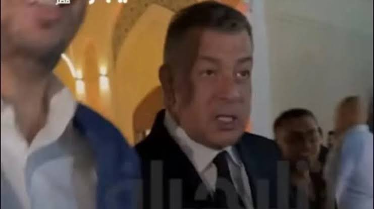 كل حته في الدنيا فيها الناجح و الفاشل اللي بيقعد يشتغل على نفسه عشان يصلح فشله، الا في مصر، مع فرد مساحات اعلاميه بدون رقيب، الفاشل تحول لضحيه،مظلوم، قليل الادب كل كلامه شتيمه وكره للناجح وكل ما يفشل اكتر طاقه الغضب والتجاوز جواه تكبر
لما الامر ده ينتشر بين المشجعين بنقول مفيش في