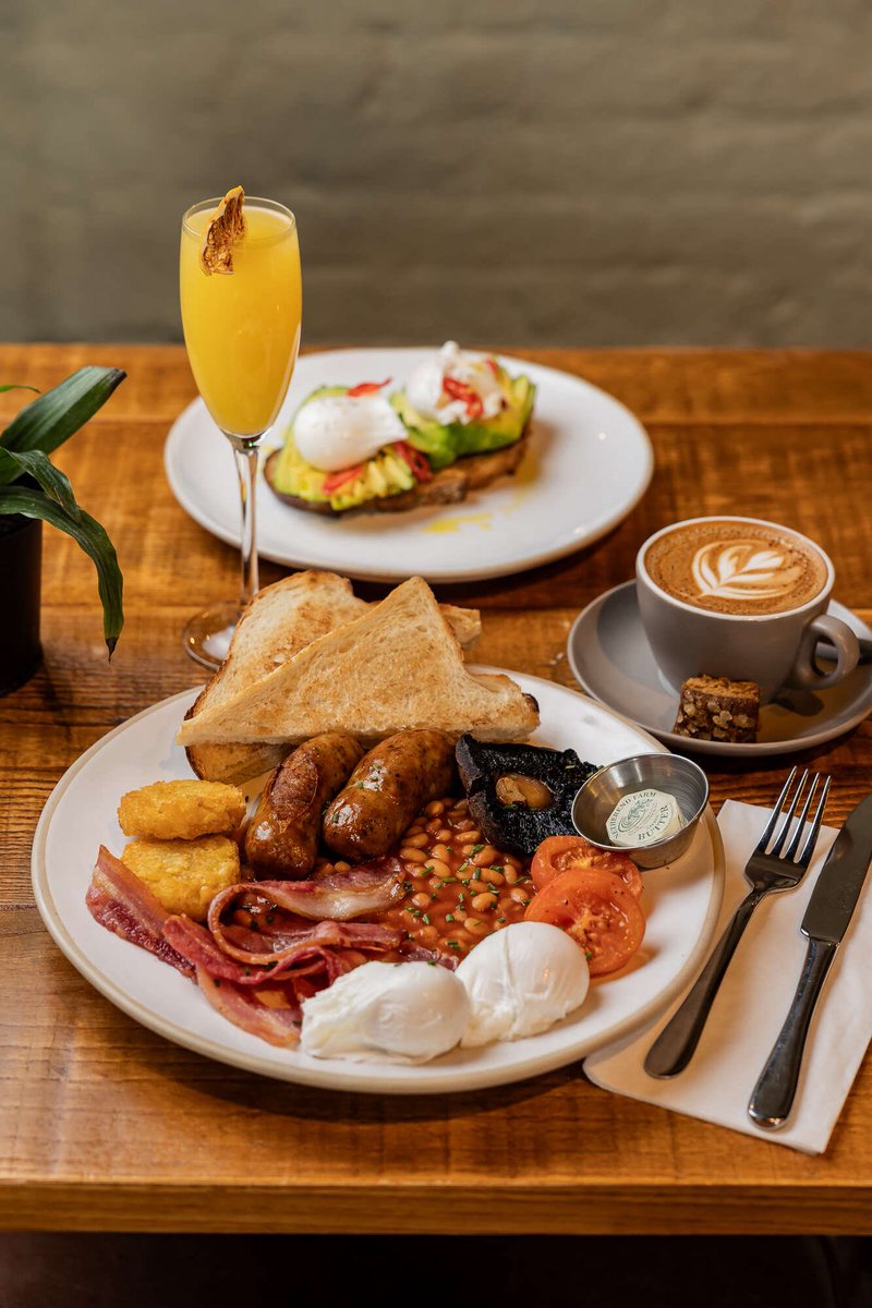 This weather is making us think of one thing - Brunch at the pub! ☔️🍳 
@dialarchpub @youngspubs  
#JustDialThings #DialArchPub #booknow #brunch