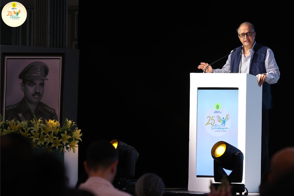 AshrayaHastha's tweet photo. We were honoured to host the legendary Dr. Devi Prasad Shetty, world-renowned cardiac surgeon and founder of Narayana Health, at the 25th anniversary celebrations of Ashraya Hastha Trust
@NarayanaHealth #Deviprasadshetty
#AHTContributes #AshrayaHasthaTrust #25yearsofcompassion https://t.co/o6s03oY3Td