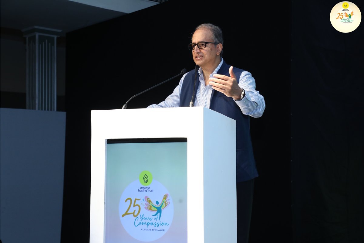 AshrayaHastha's tweet photo. We were honoured to host the legendary Dr. Devi Prasad Shetty, world-renowned cardiac surgeon and founder of Narayana Health, at the 25th anniversary celebrations of Ashraya Hastha Trust
@NarayanaHealth #Deviprasadshetty
#AHTContributes #AshrayaHasthaTrust #25yearsofcompassion https://t.co/o6s03oY3Td