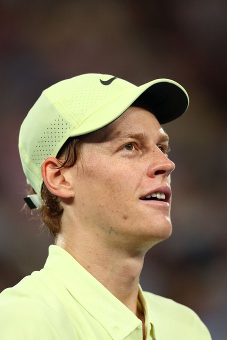 38 años, la 🐐, ni una sola sustancia ilegal en su cuerpo, no entró ahí ni la vacuna para el covid.

23 años, 2 veces positivo por dopaje, suspensión ridícula para defender los intereses de la ATP, no se perdió ningún GS y con menos carisma que una piedra.

Vosotros elegís.