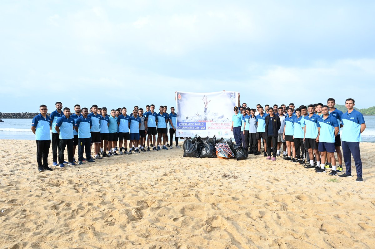 IN_R11Vikrant's tweet image. Coastal Clean-up and Tree Plantation Drive was undertaken by #R11 on 04 Jun 25 at Hanuman Beach, Naval Base Karwar, reinforcing its commitment to environmental sustainability. Aligned with this year’s theme - “Ending Global Plastic Pollution&quot;
#WorldEnvironmentDay25 #MissionLiFE