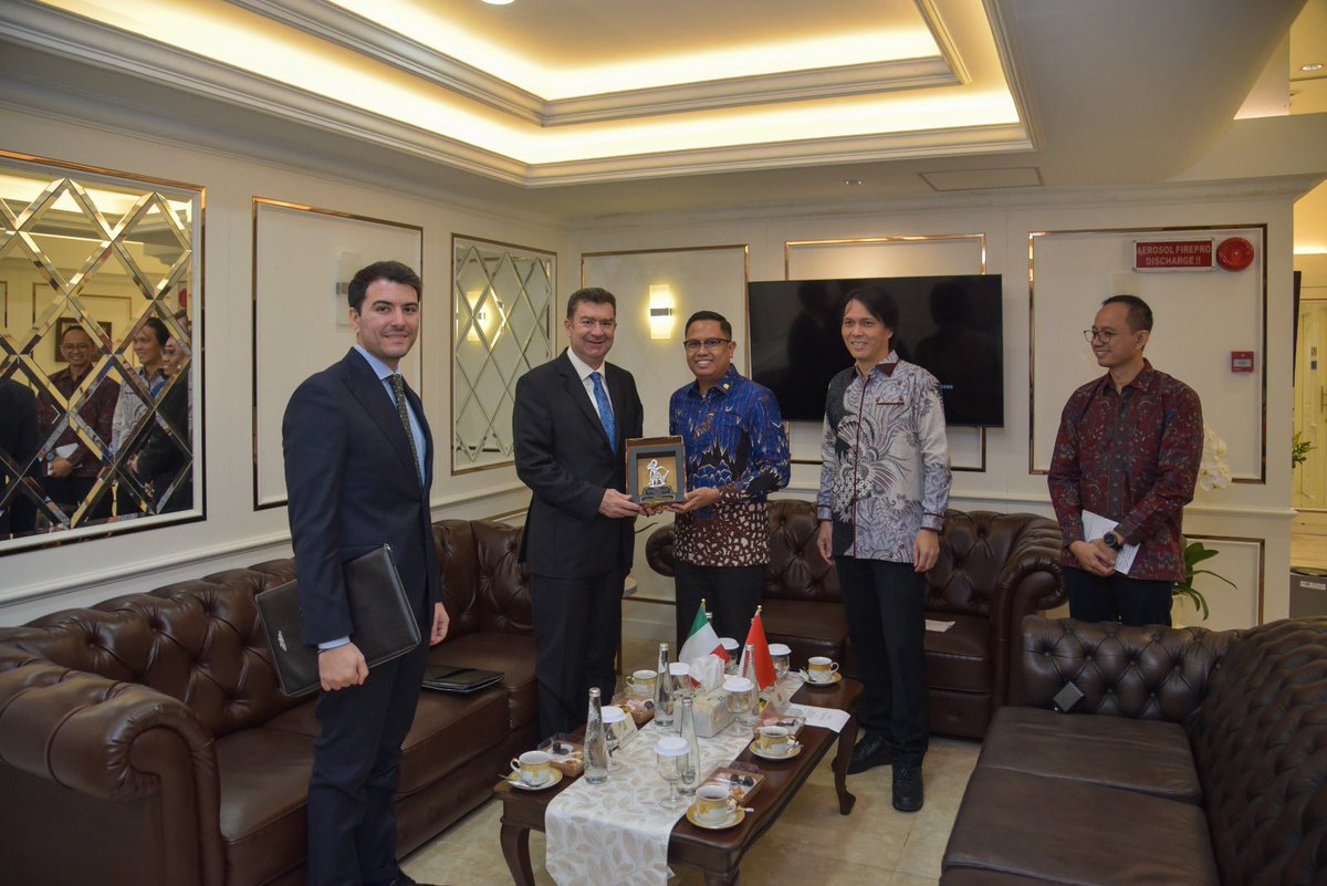 Meeting between Amb. Colaminè and Hon. Bramantyo Suwondo, Vice-Chairperson of the Committee for Inter-Parliamentary Cooperation of the People’s Representative Council of the Republic of Indonesia, and Hon. Once Mekel, Member of Indonesia – Italy Parliamentary Friendship Group.