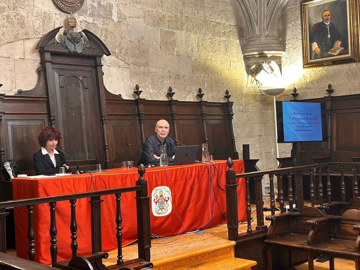 Ayer, en el Coloquio Internacional "Marivaux universel: traductions, mises en scène et adaptations", Lydia Vázquez (Univ. País Vasco) y Carlos Rodríguez (Codirector de las Publicaciones de la ADE) presentaron la colección de Marivaux en el Palacio de Santa Cruz de Valladolid.