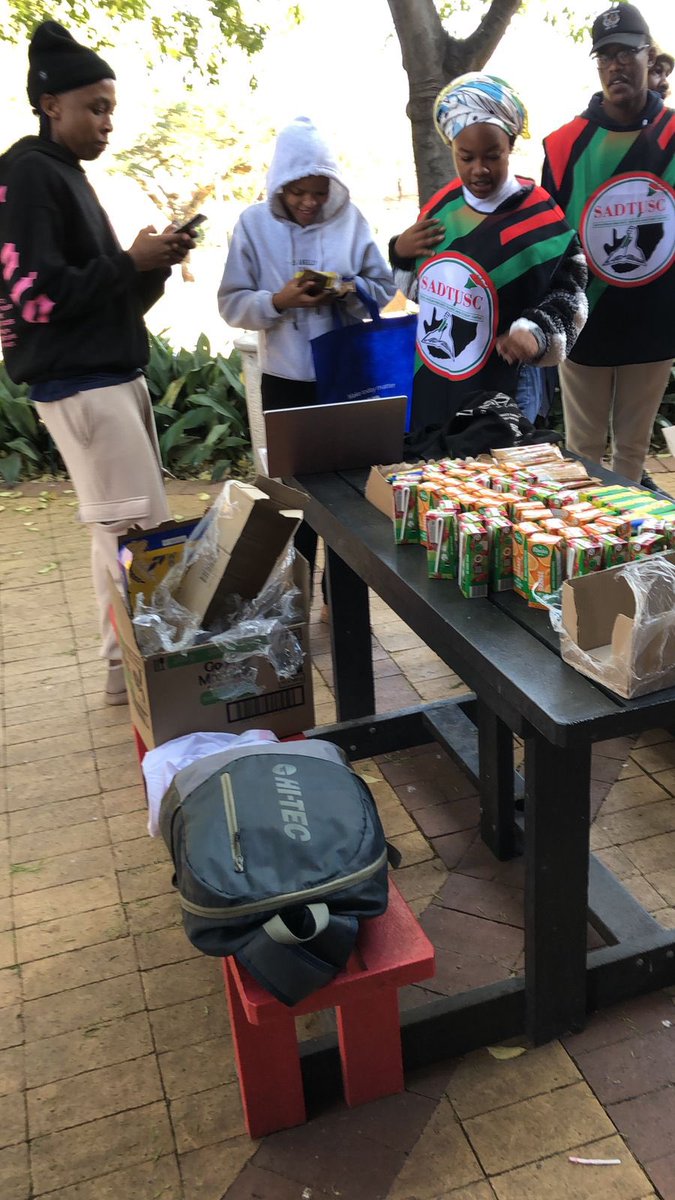 gpsadtusc's tweet image. 📍SADTUSC University of Pretoria exam drive
#IAmASchoolFan🖤💚❤️🤍