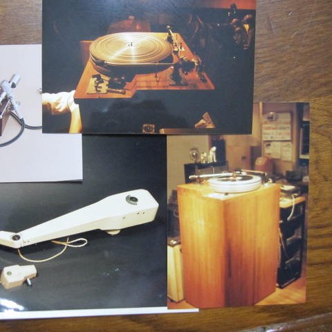 mojii1141341's tweet photo. 歴代レコードプレーヤー
#DENON DP-3000 #THORENS 124/124MK II
#GARRARD 301W BBC グリス
#EMT 930 927DST R80
#NEUMANN GV-1
#Lyrec 多極シンクロナスモーター
砲金製プラッター超重量+アルミ製吸着スタックターンテーブル+オイルバス軸受機械式±サーボ機能付
これは凄かった
現在301グリスx2台 https://t.co/fzbw8FLWqo