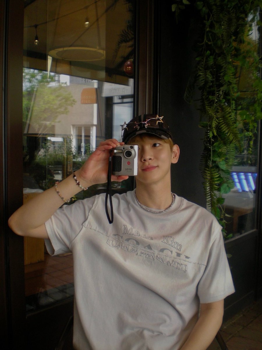 SHINeeFiveBR's tweet photo. [FOTO] 05.06.2025 - #Key em seu Instagram 
#KEYSTAGRAM

[Créditos: bumkeyk] https://t.co/7F31V6jyBw